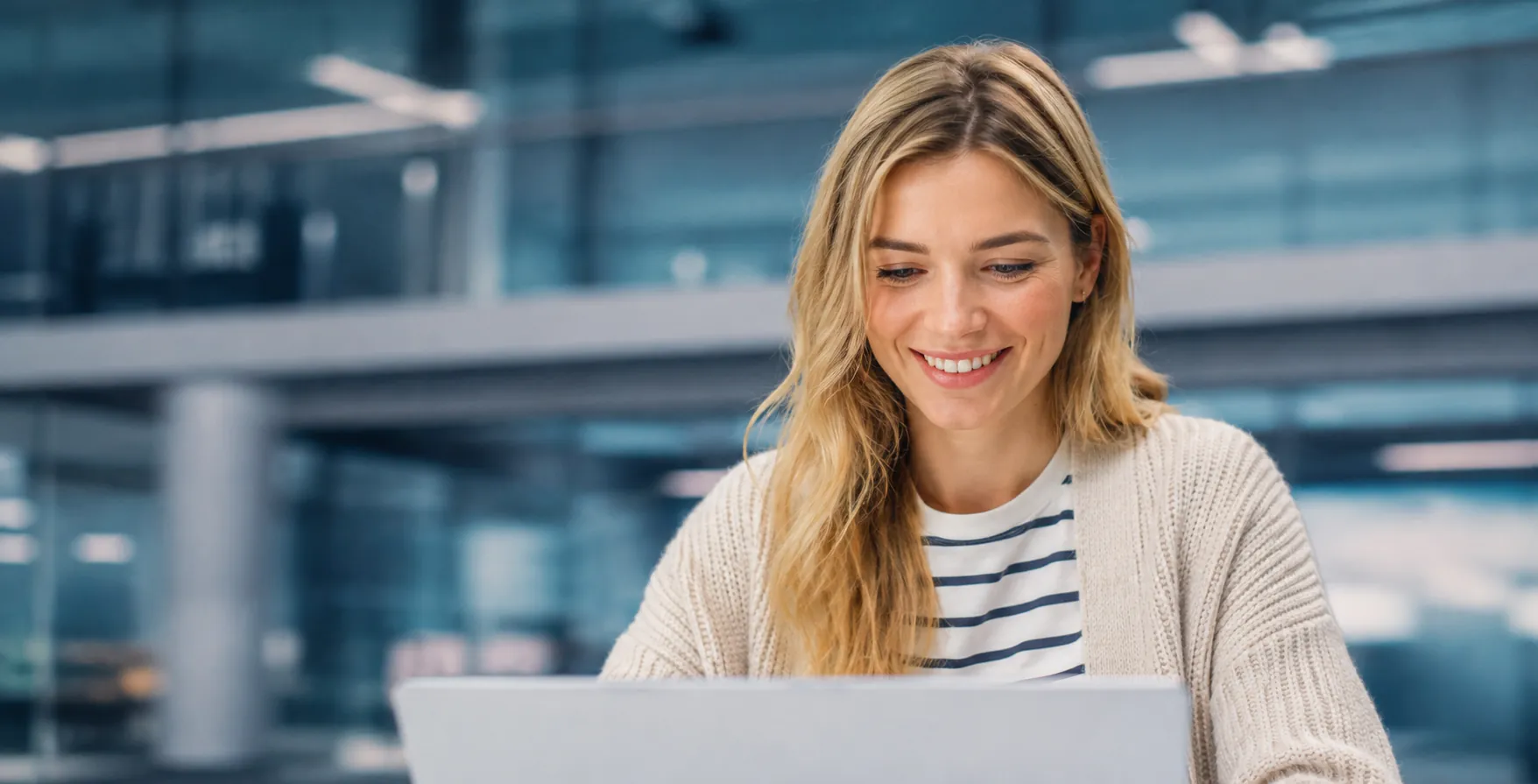 Comerciante gestionando su tienda online